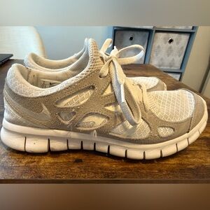 Nike Women’s Free Run 2.0Sneakers